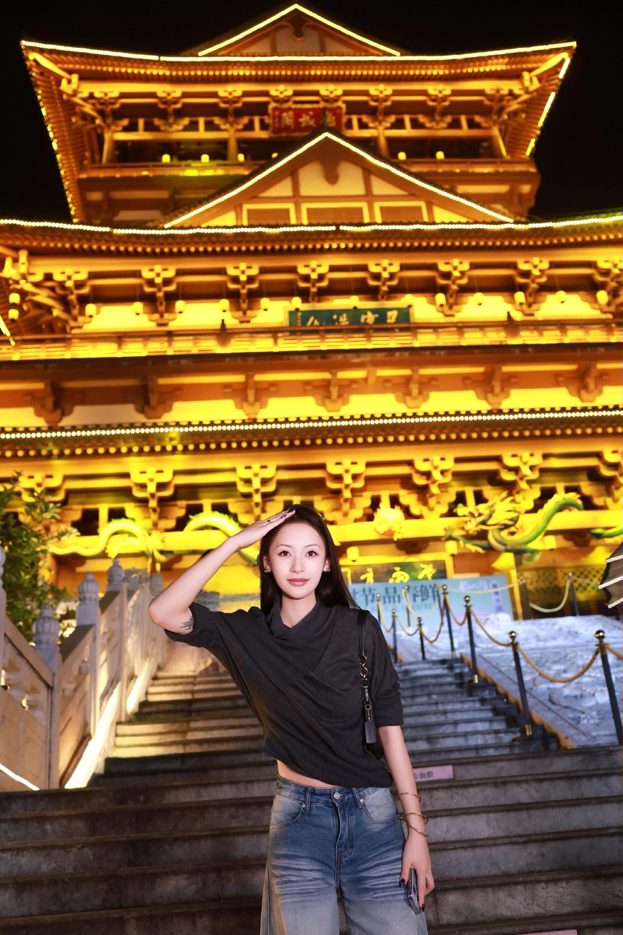 古镇随手拍民族音乐 景点打卡pose 旅游拍照姿势 跟我打卡最红地标