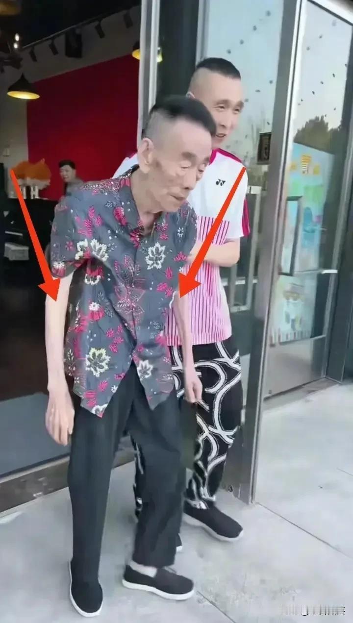 太突然了，杨少华爷爷今天走了，享年94岁！

之前就看到杨少华爷爷身体不太好，已