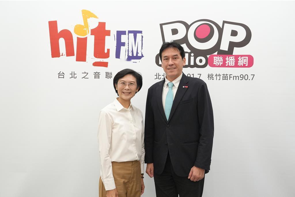 争取民进党2026高雄市长提名的绿委林岱桦1日晚间在冈山举办造势晚会，吸引3万名