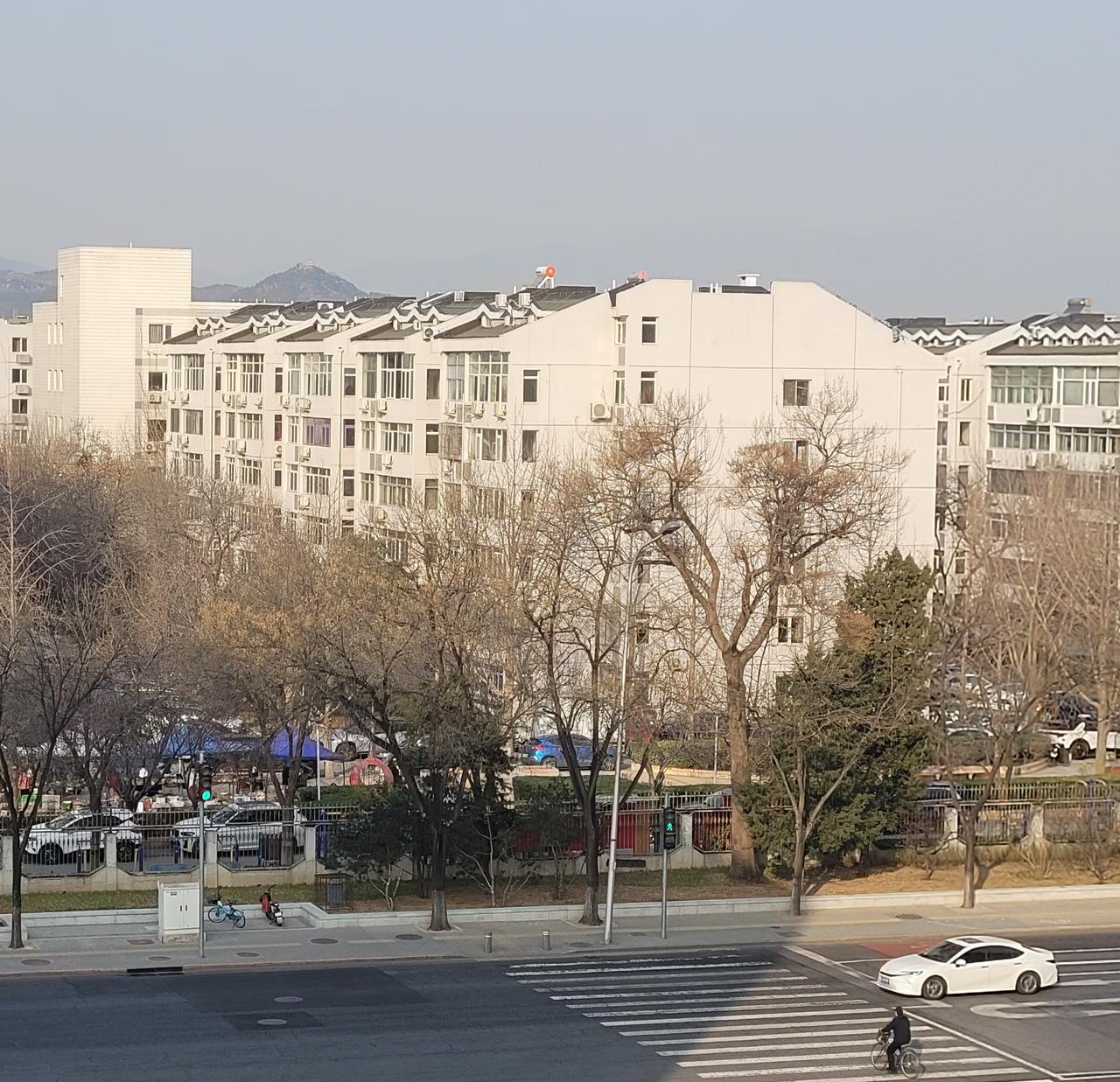 北京的好消息与坏消息：今下午轻度雾霾，明后天空气质量转优，接着再转连续2天轻度雾