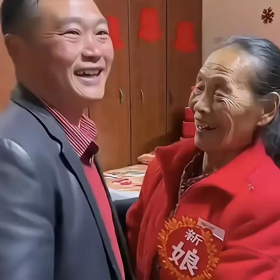 家人们，今天必须跟你们分享个大八卦！我那43岁，一直被家里催婚催到“头秃”的表哥