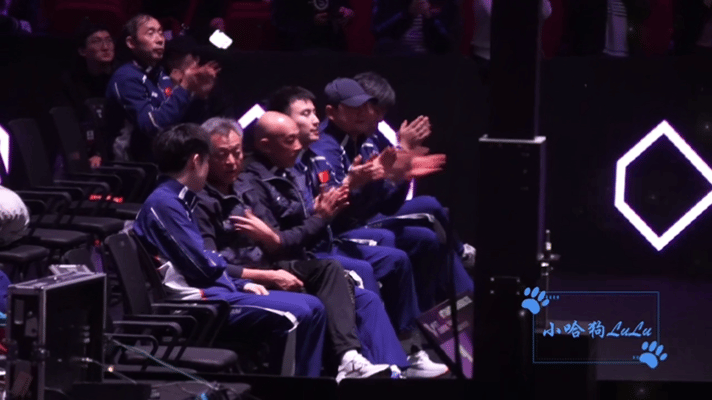 黄友政被秦指和王皓抓着上了一天的课，
不得不说，现在小将们的机会是真的好，一定要