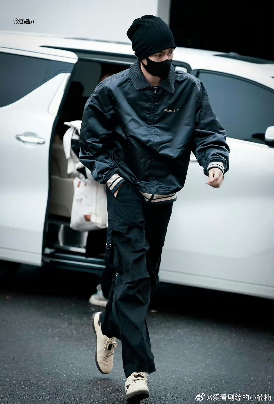 丁禹兮此男好会穿搭 丁禹兮好会穿搭 三天三套造型不重样！沪上潮男实锤，把横店走成