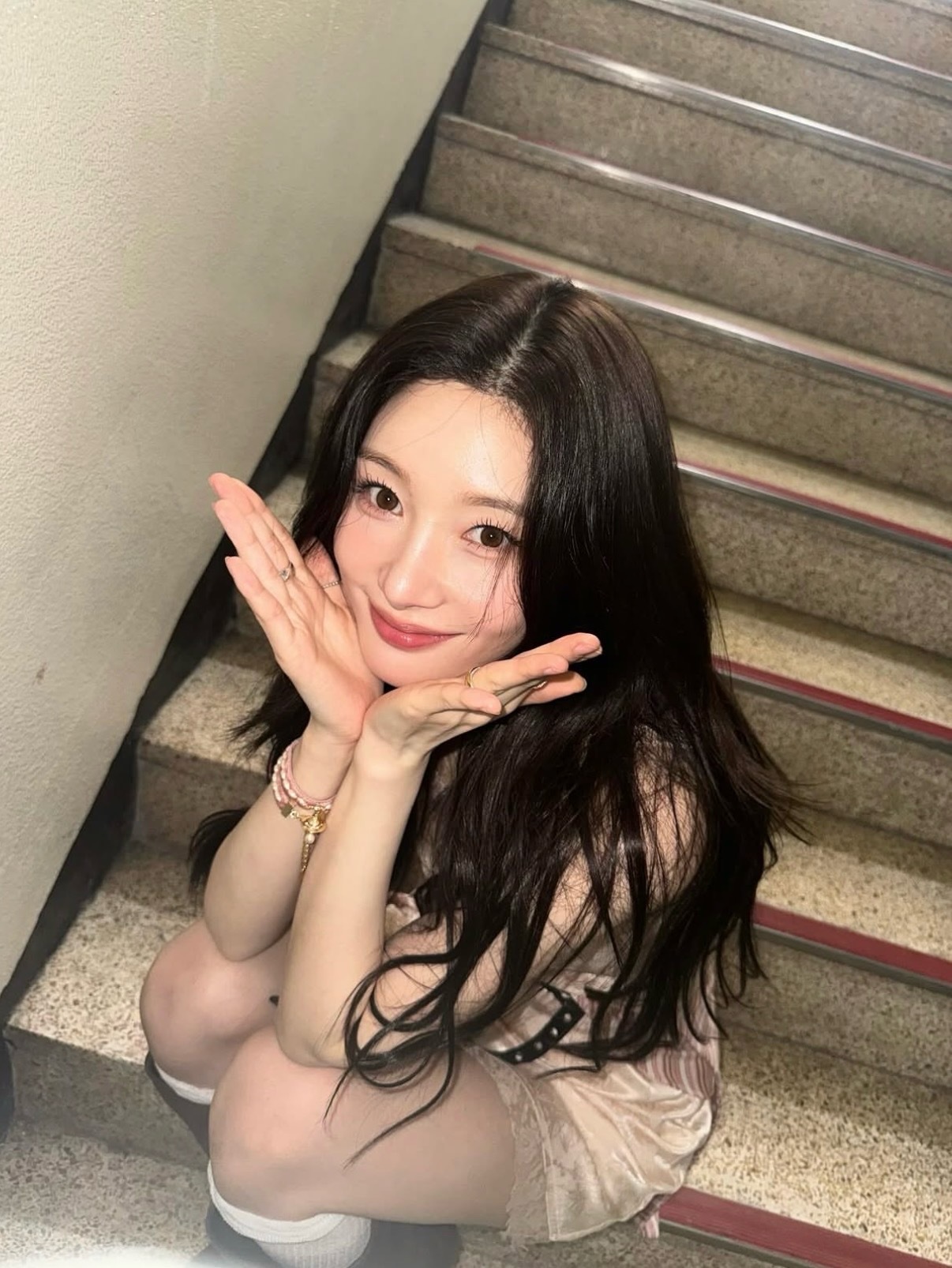 郑采妍担当化妆师分享的妆容🌸🌸腮红suqqu 01唇釉muzigae man