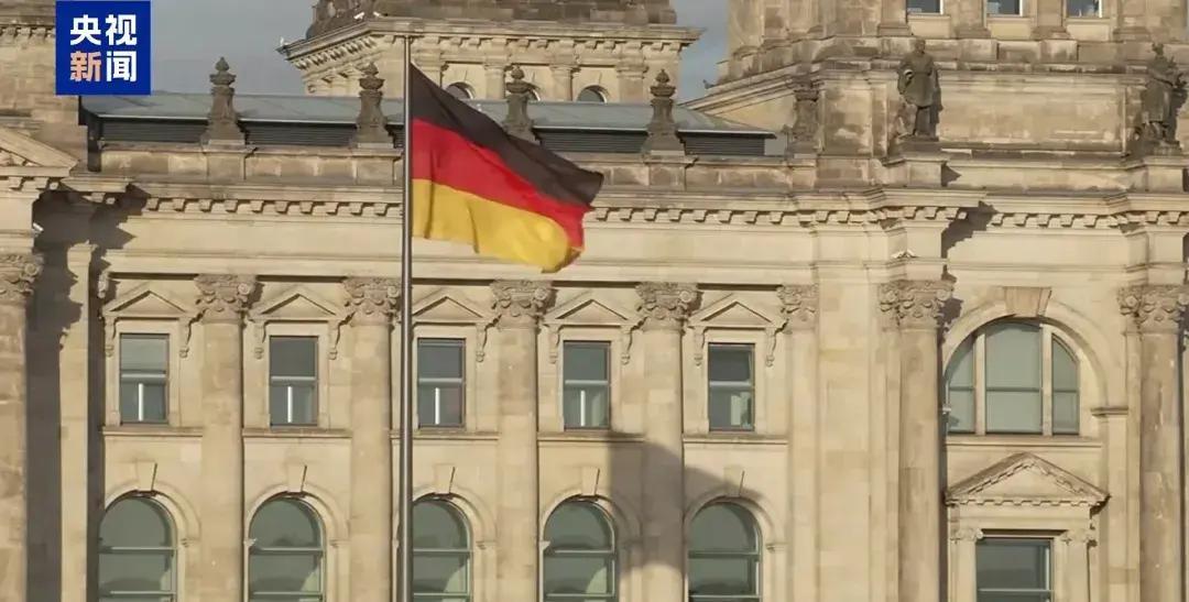 快讯！快讯！
 
德国左翼党主席扬·范阿肯突然发声了。
 
11月3日，范阿肯在