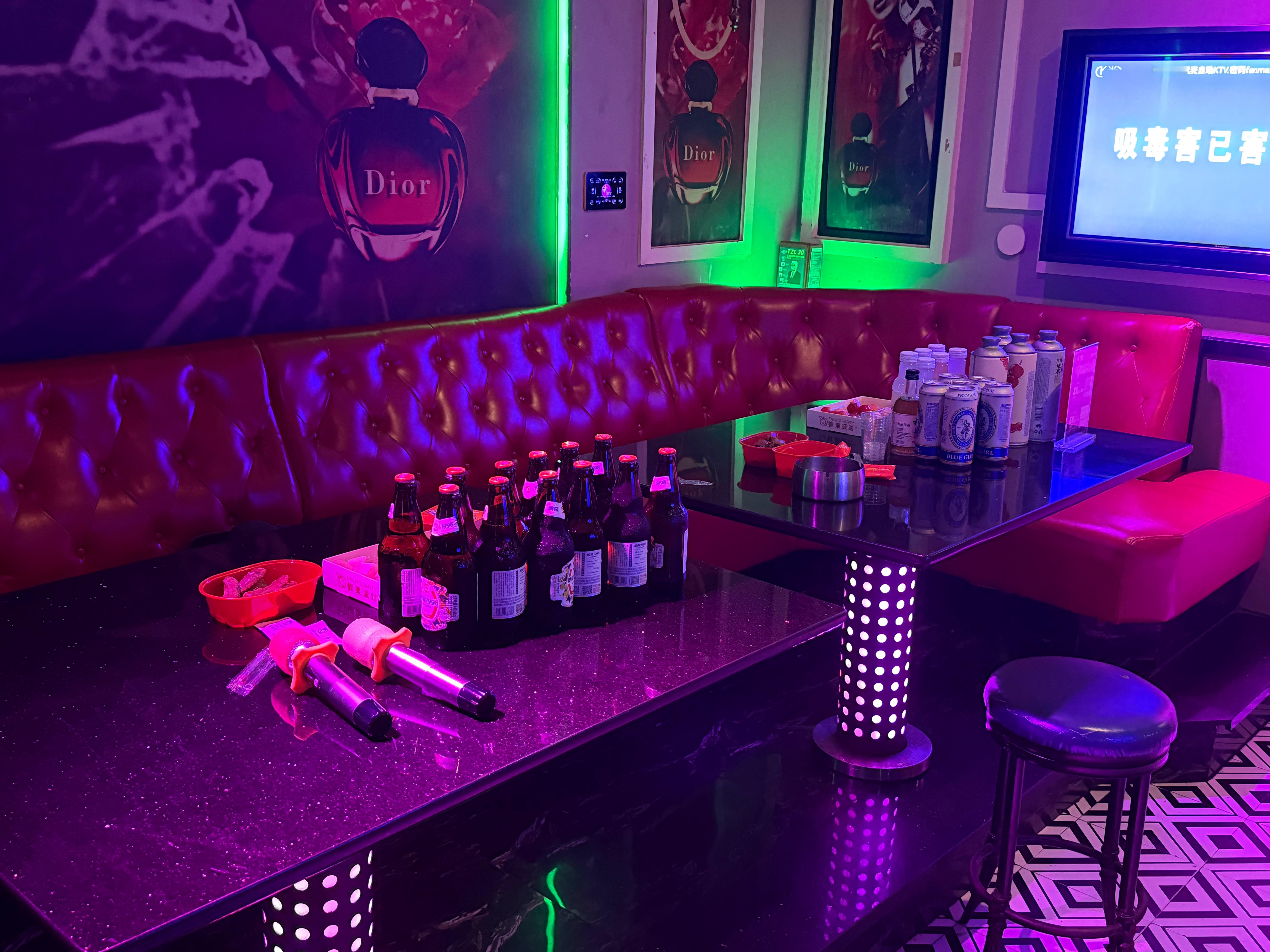 小酌一杯周五快乐