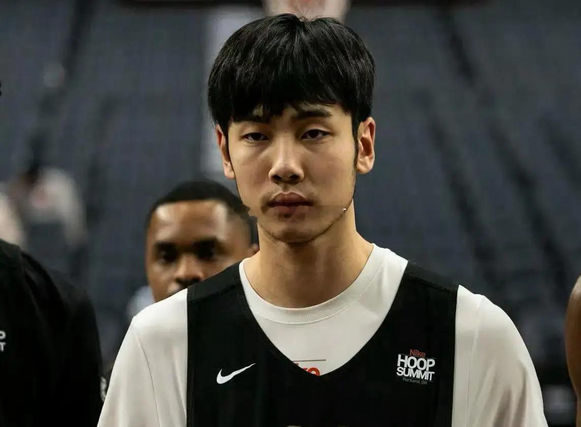 张博源23分9篮板2助攻，张博源全场15投7中，其中三分球7中1；罚球12中8；