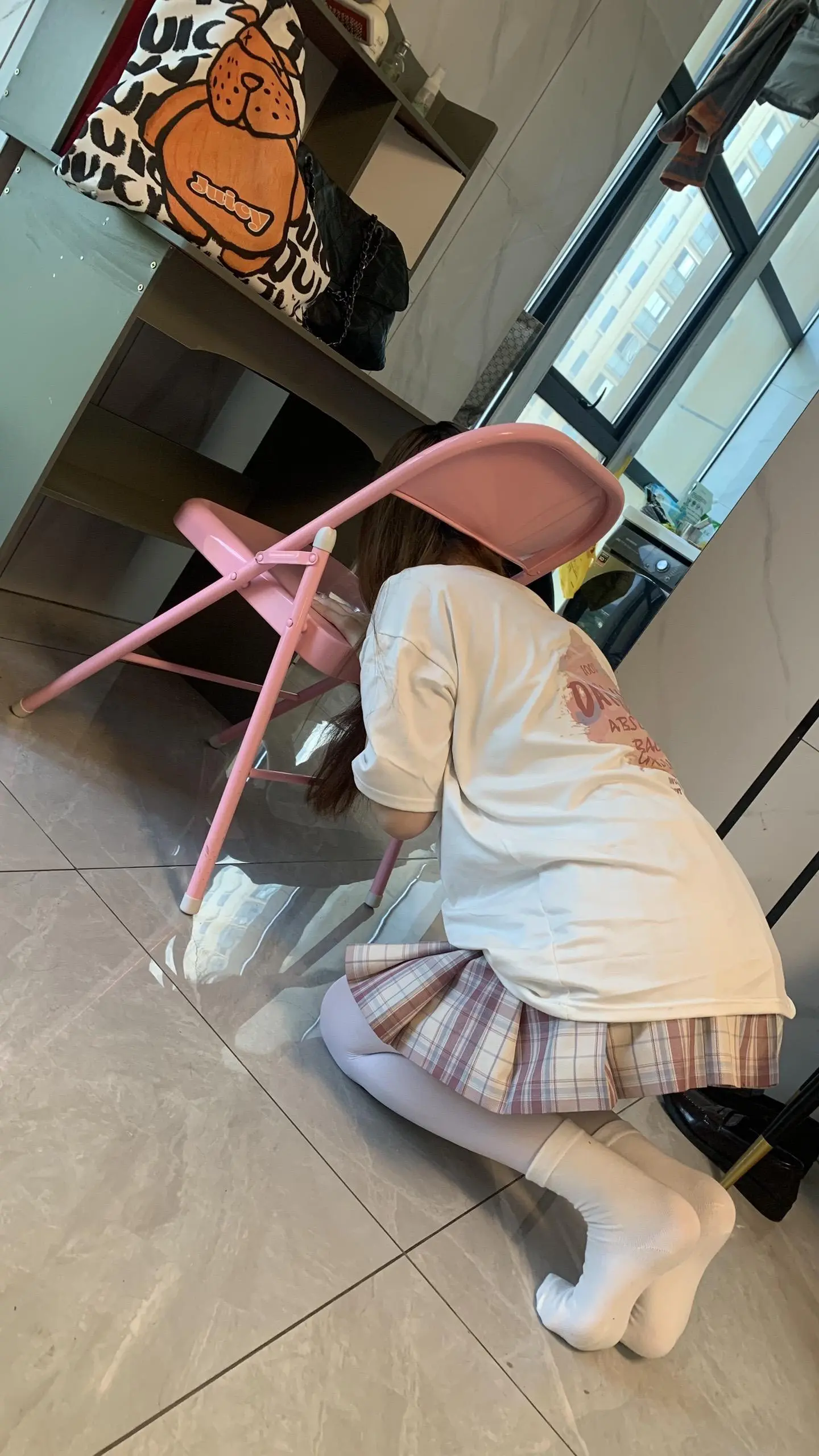 她还在那里嘛？