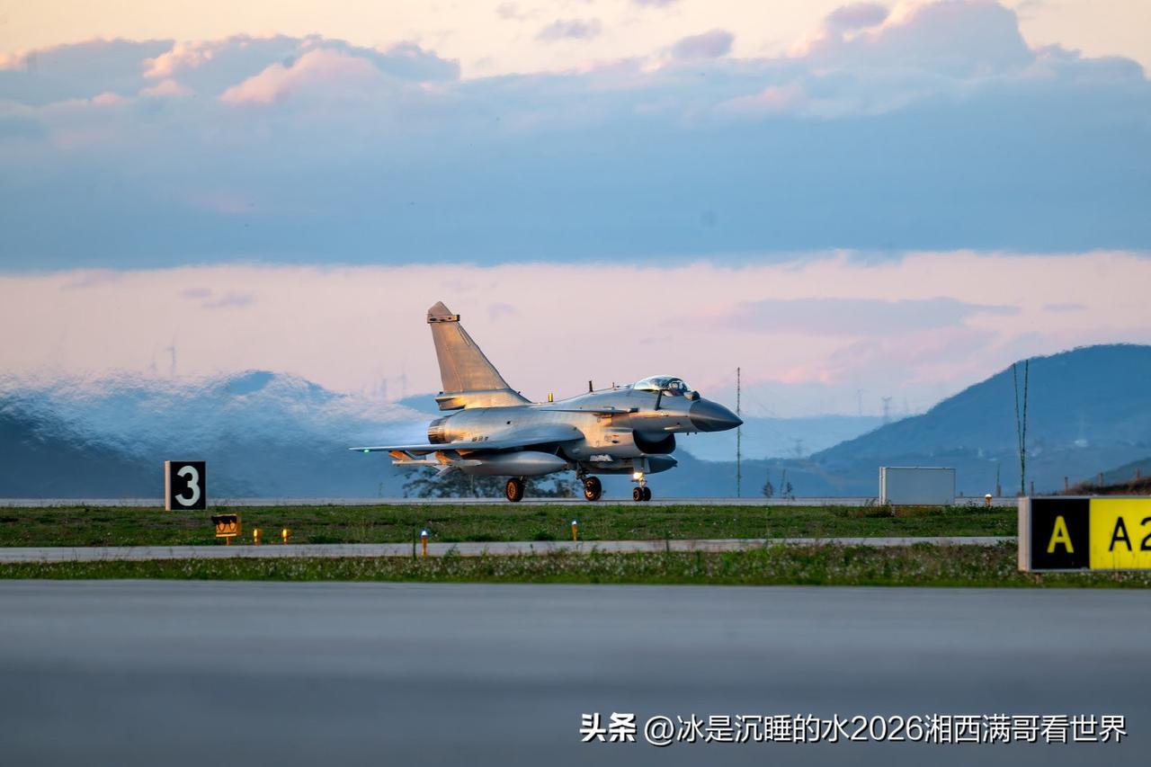 近日，央视首次公开J-10CE“猛龙”多用途战斗机在2024年1月卡塔尔举行的“