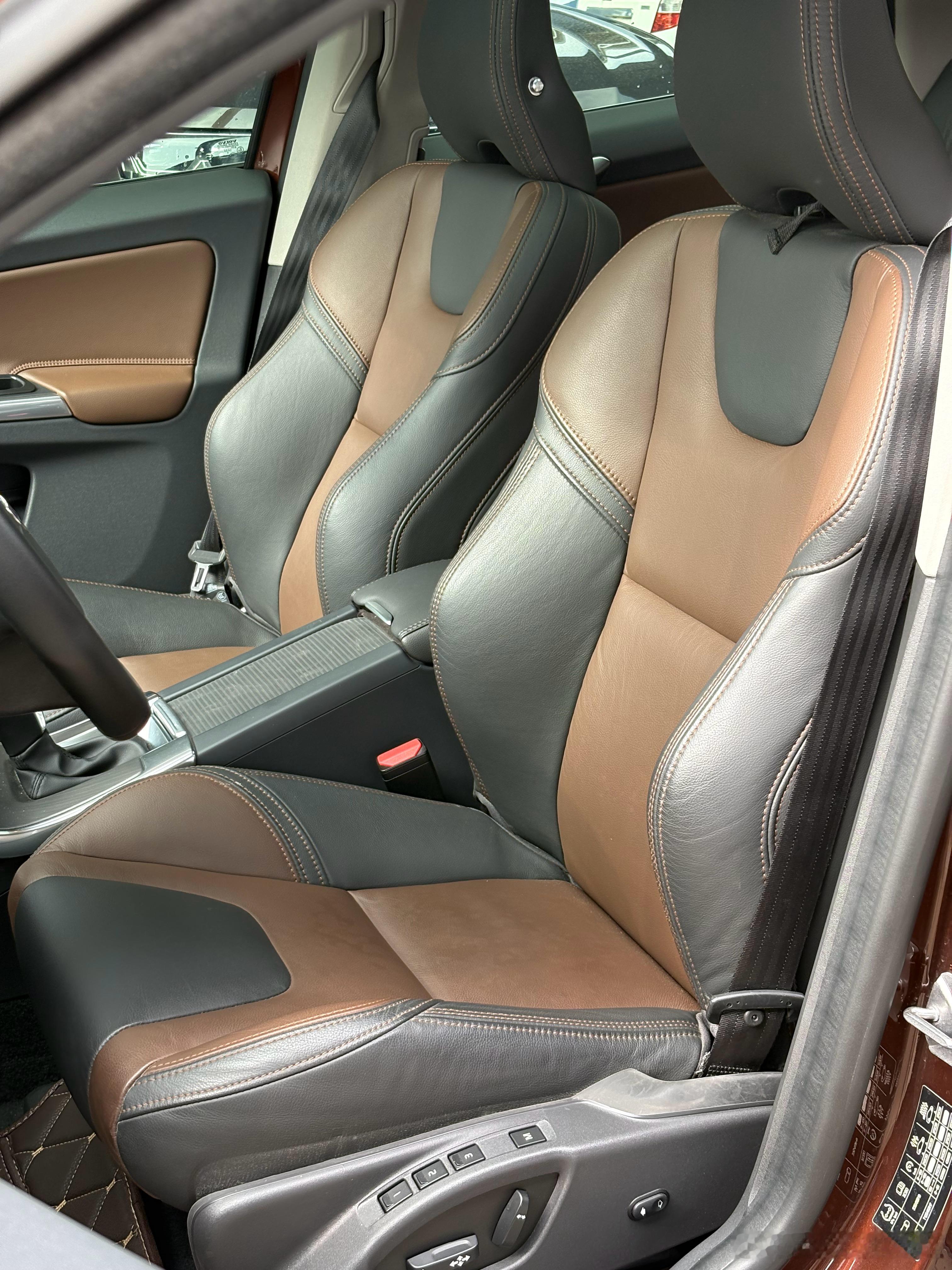 2016年 沃尔沃XC60 2.0 T5智驭版过户一次 实表5.4万公里 精品车