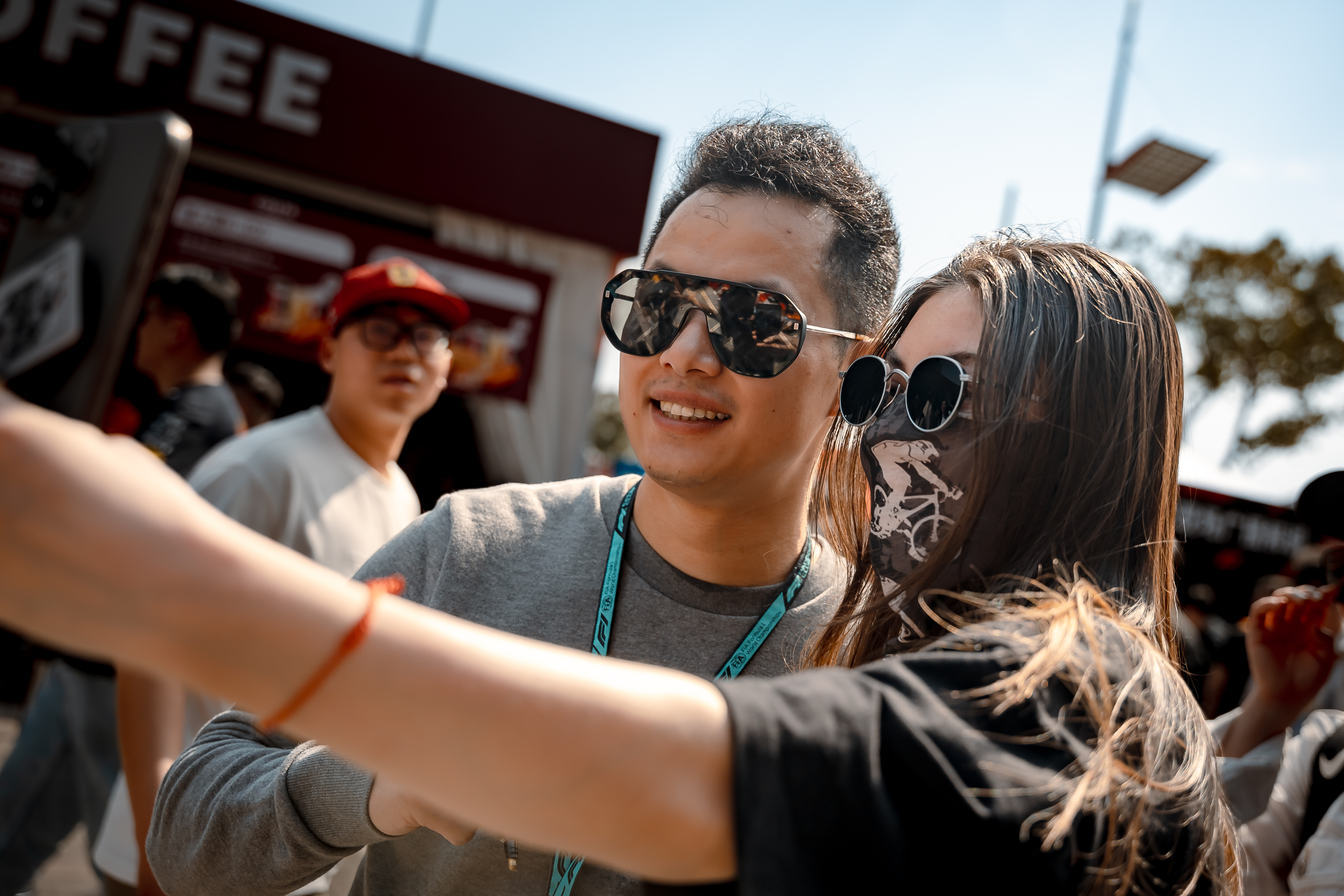 伙伴们我们「10:15-10:30」见，这个时间不影响大家观赛。约在F1前场商贸