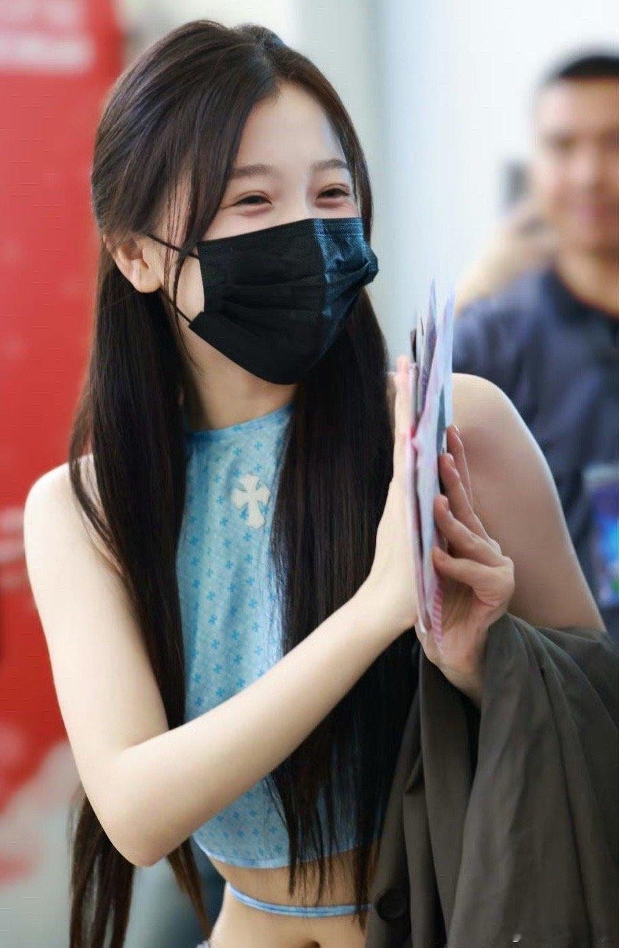 #虞书欣好辣#随便辣，我不怕，四川人不怕辣[爱慕][爱慕][羞嗒嗒][羞嗒嗒]​