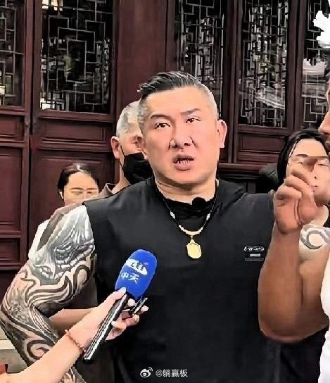 台湾那个“馆长”直接开麦怼国民党这次去大陆交流，我就送你们八个字：摆正位置，少谈