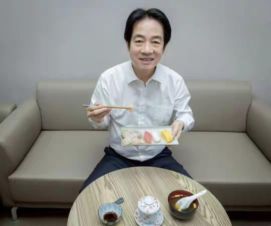 岛内赖某人还在吃日本海鲜呢，真的也是谄媚无底线了。 