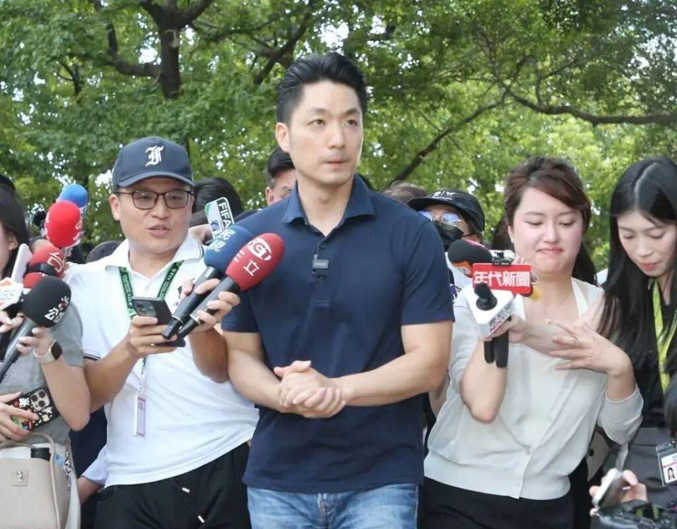 国民党收网，63比34结果一出，蒋万安被逼上街头，台当局拒绝查厂。许下承诺！蒋万