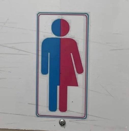 商场女厕21点后改为男女混用这个是真没必要，大不了就等一等，变成男女混用就有点膈