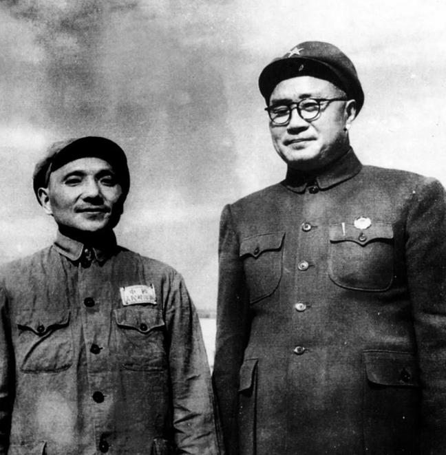1949年，刘伯承听说原配还活着，并且日子过得很艰苦，就托人给她带信，想把她接到