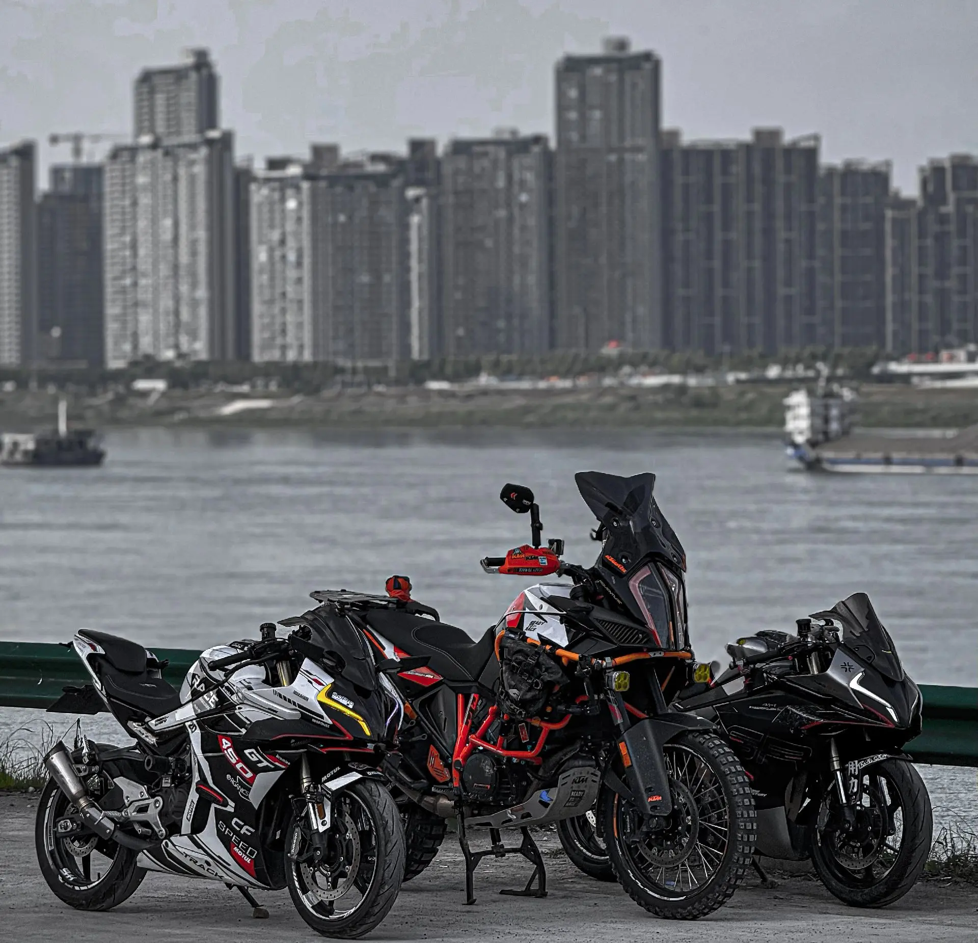 入门级仿赛和终极adv  你会怎么选择？