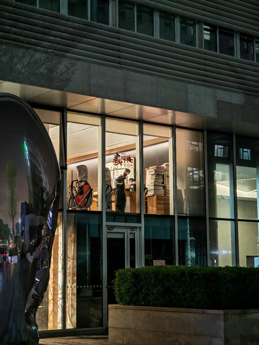 在老孟办公室激励了他一整天，现在效率就嘎嘎高，明天就要给我设计图了。 