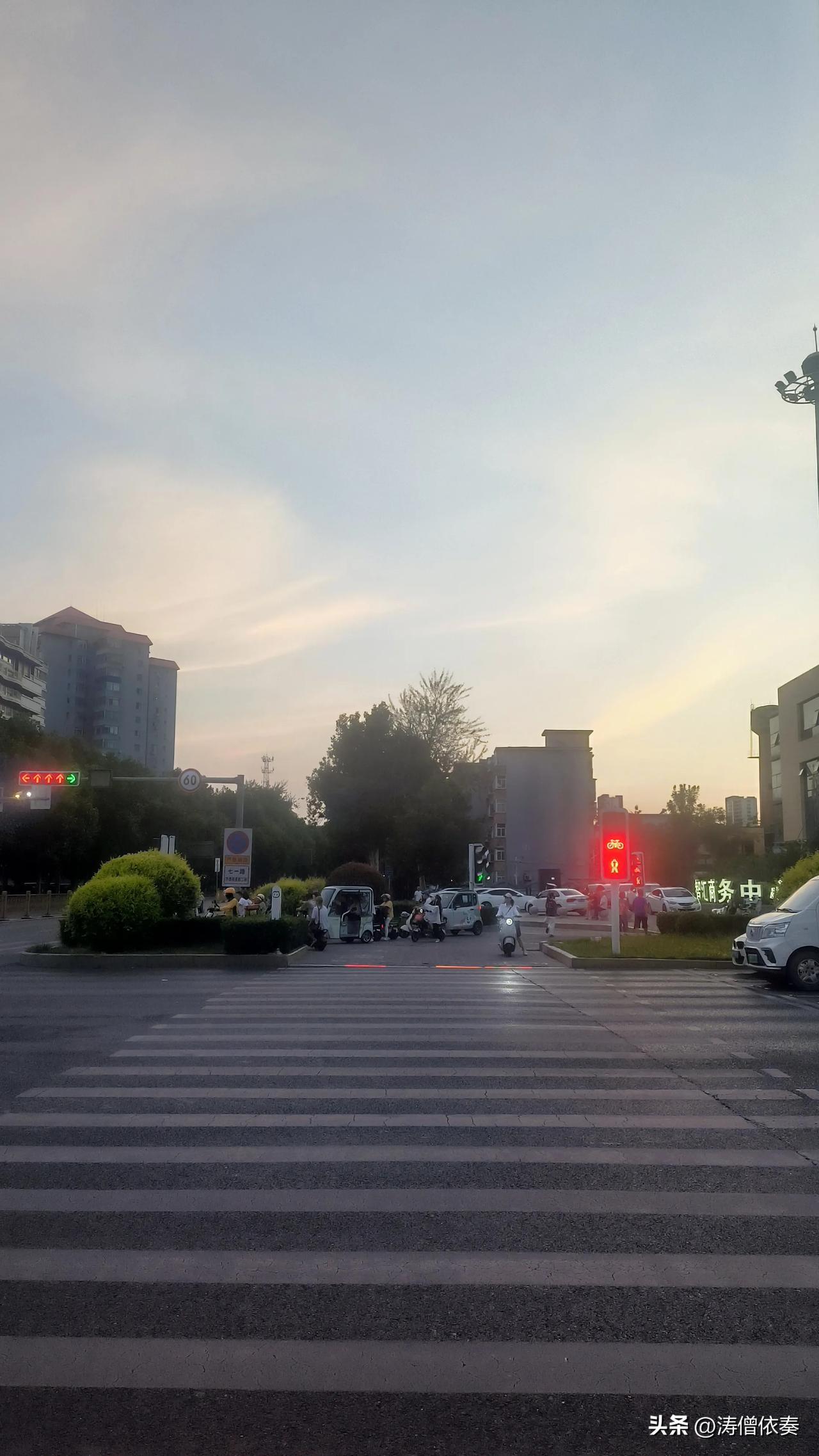 保定七一路，不同时段天边的晚霞!
