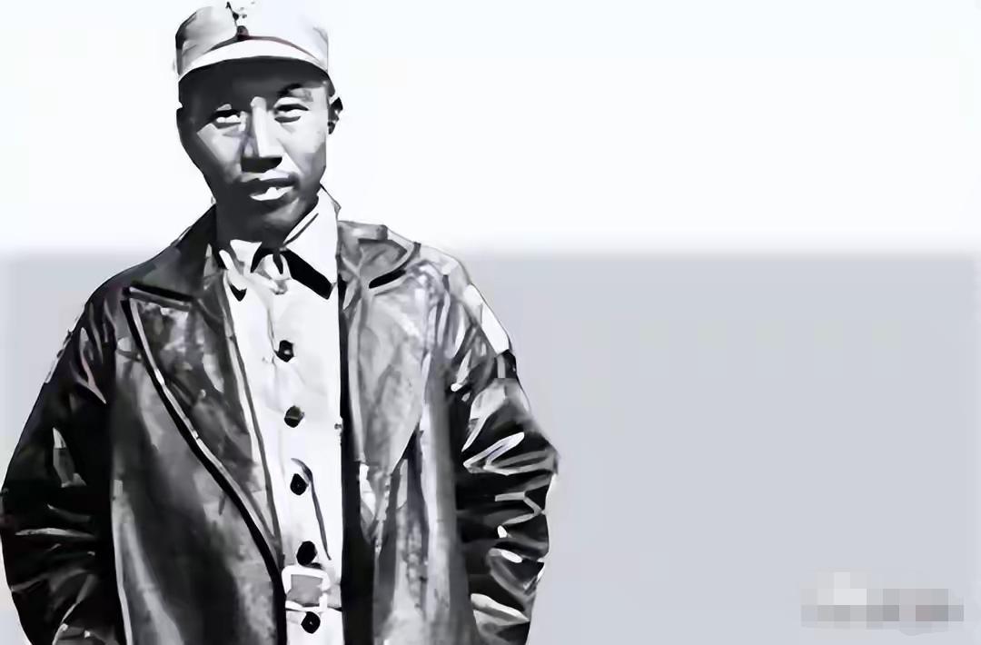 老李站在安东火车站站台上，烟卷在指间转来转去，愣是没点着。对面那女的穿着志愿军的