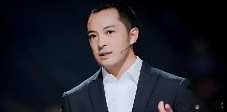 流量爆炸的2026年，有人靠脸吃饭，有人靠嘴带货，还有四个人，靠把自己“弄丢”在
