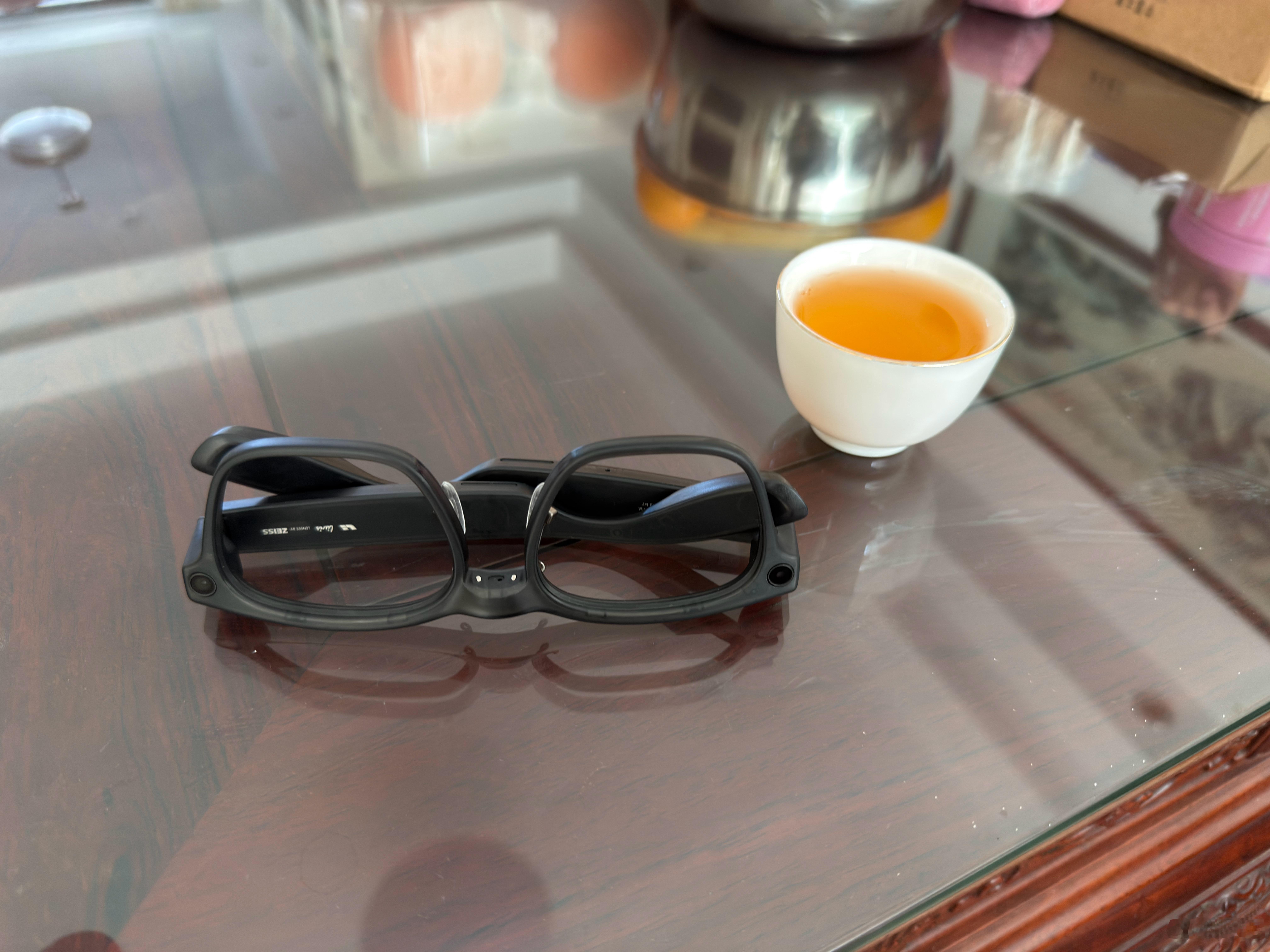 理想Livis眼镜是有了。那么问题来了，现在哪里还能配上性价比还不错的镜片？ 东