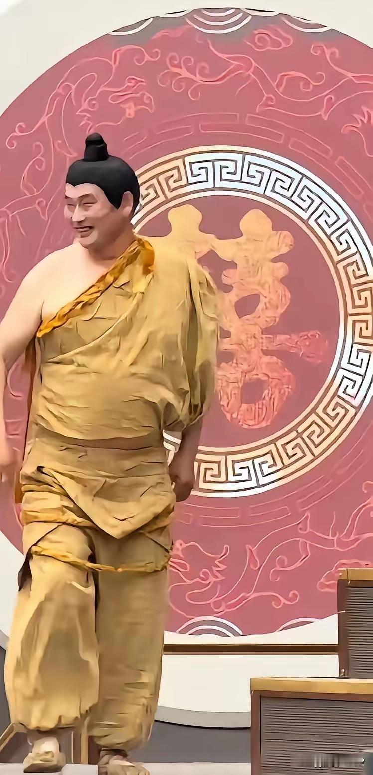 大衣哥在我心中是一个放弃朴实憨厚的农民形象，放弃唱歌唯一特长，在他不擅长的搞笑表