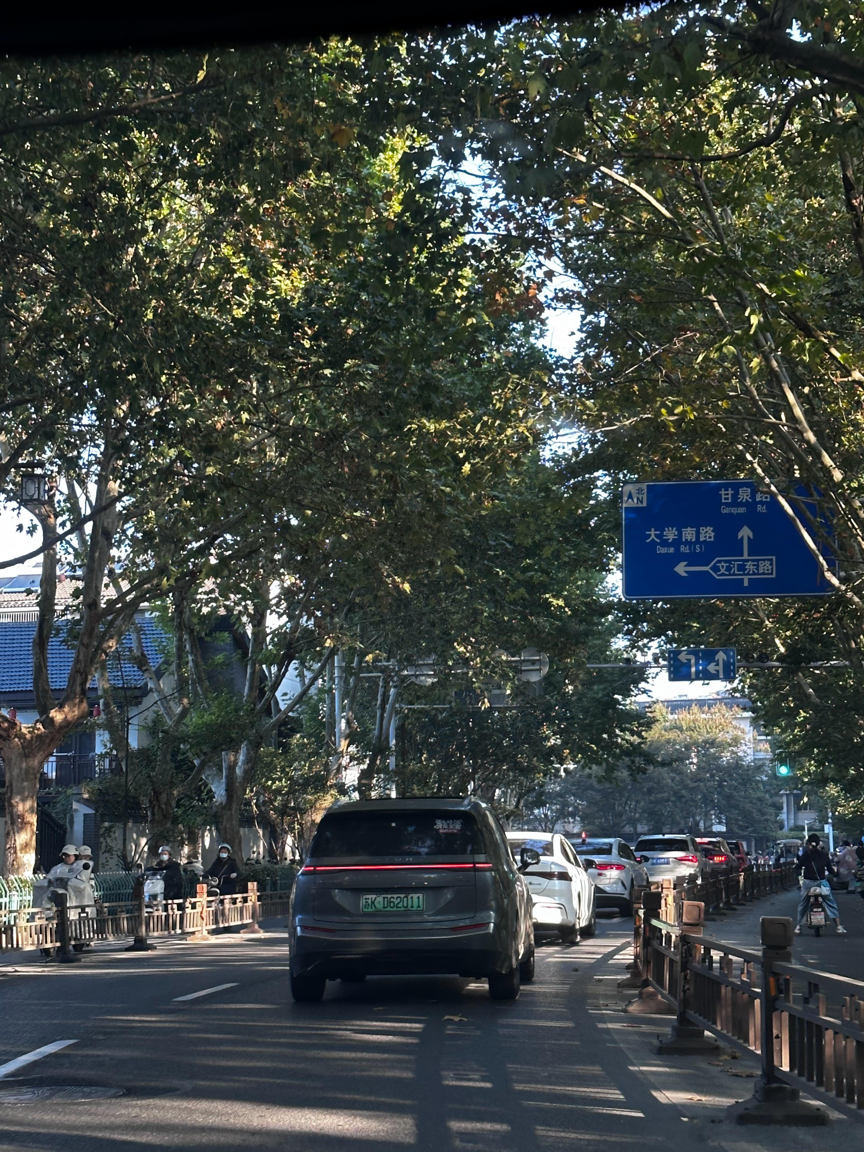 今日周一继续正常公休，我们明天恢复营业，可预定蛋糕，小程序都已恢复[咖啡] ​​