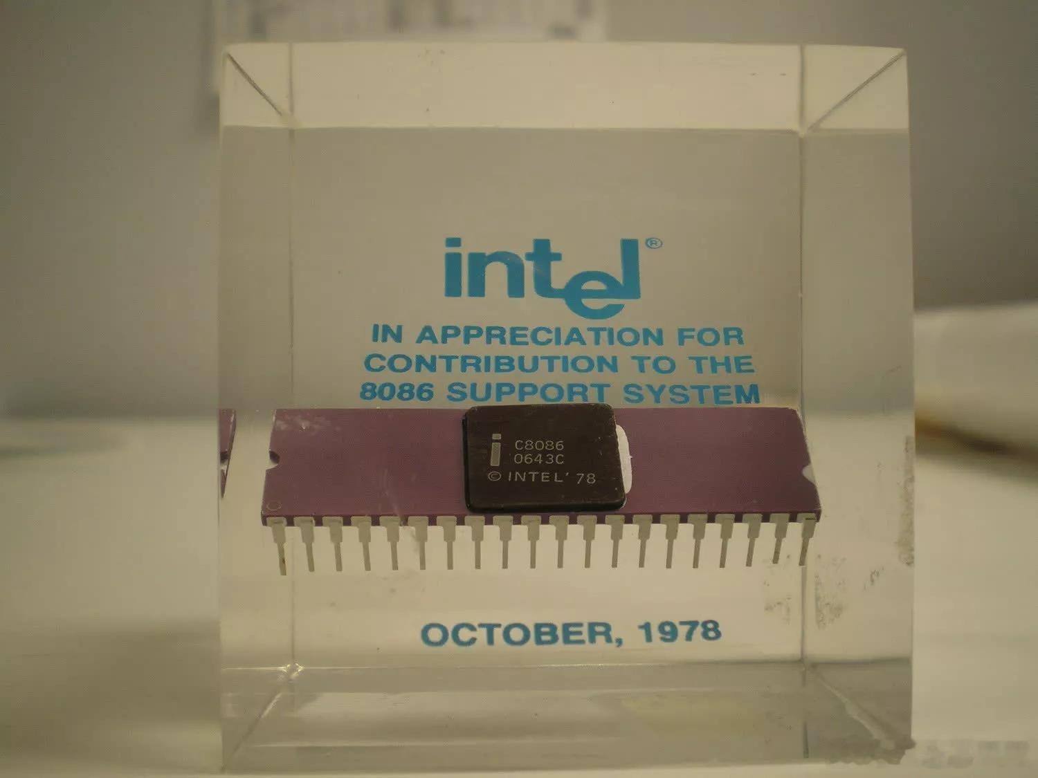 1978年6月8日，英特尔正式推出8086微处理器，这款被公认为个人计算机时代开