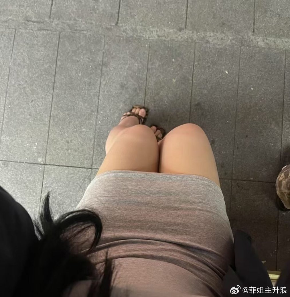 创业板指跌逾3% 算力硬件领跌指数走弱，创业板指下挫跌逾3%，沪指跌0.13%，