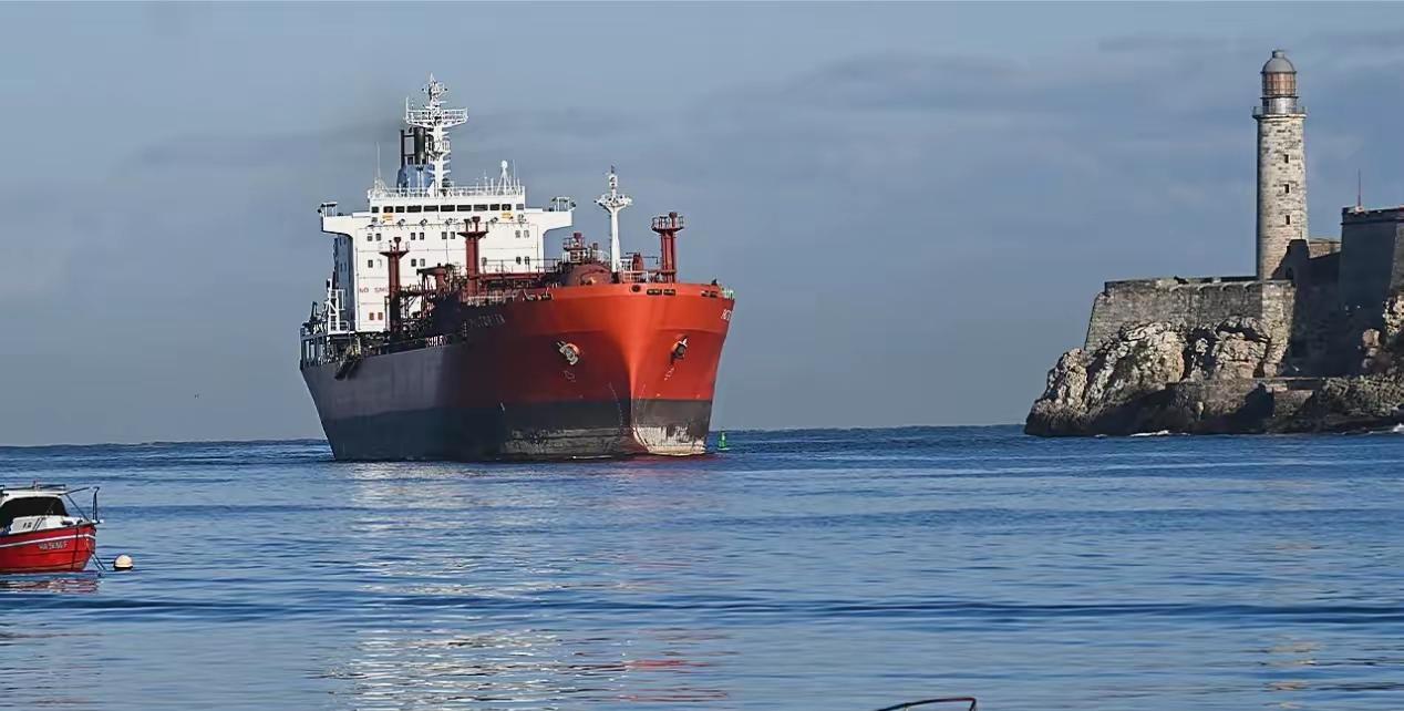 硬碰硬！
在美国严密封锁，全球能源危机的背景下，俄罗斯打着人道主义危机救援的名义