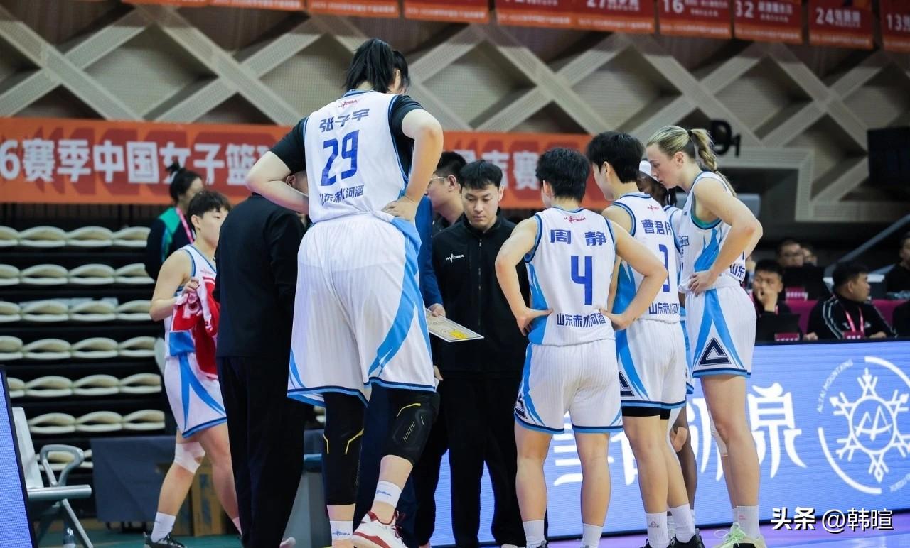 随着山东女篮2日晚客场60-85不敌新疆女篮，18岁、身高2米26的张子宇就此结