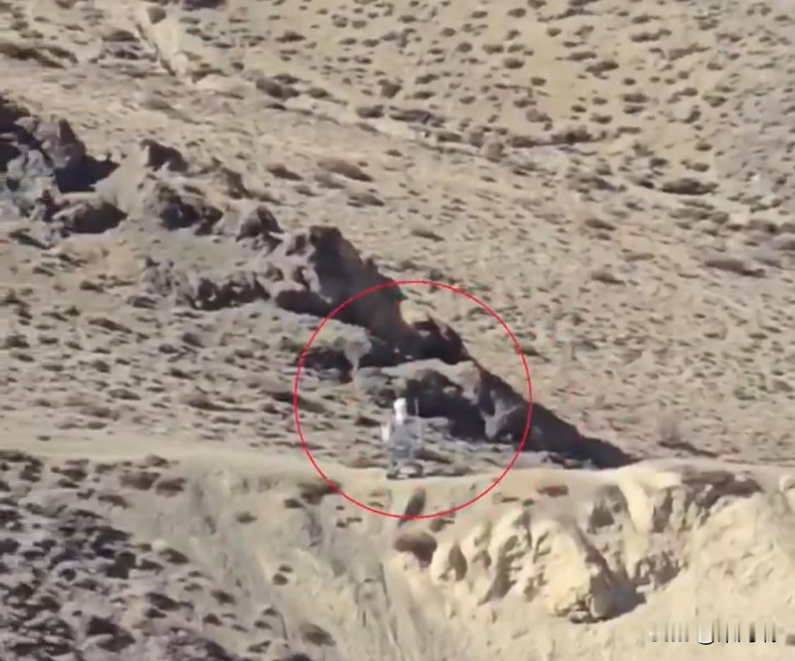 印度士兵震惊地发现，中国在边境部署了机器人士兵，中国人形机器人目前正在恶劣的天气