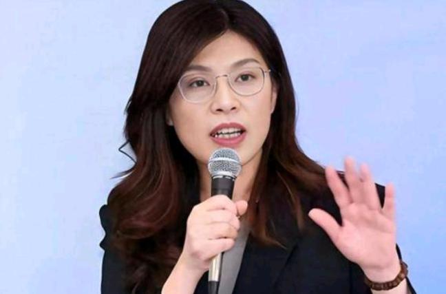 郑丽文公开表态不修改党纲反共条文
6月16日，《联合早报》刊发相关报道，核心议题