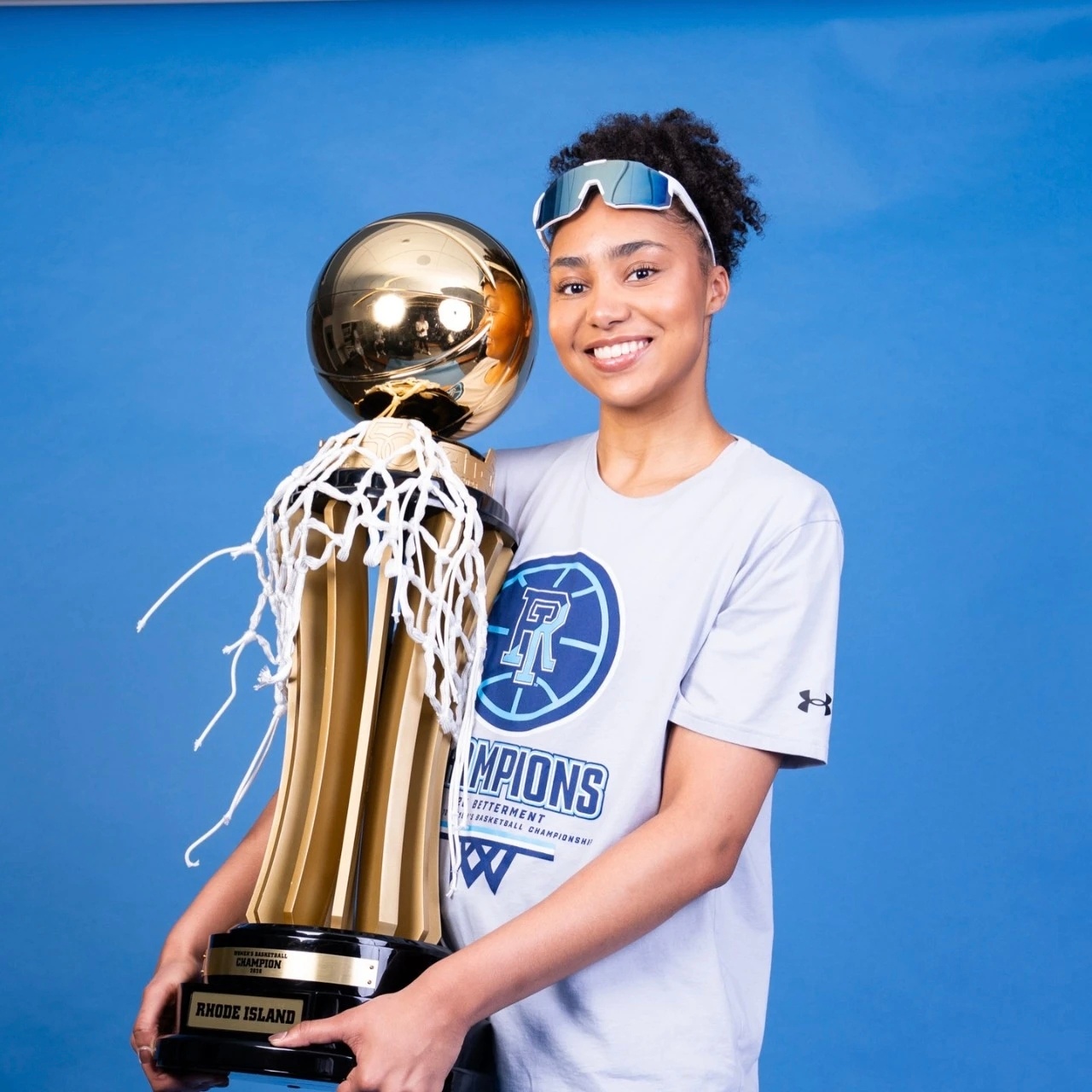 吉昂女友Palmire晒照回忆在罗德岛大学女篮的两年，该学校在疯狂三月首轮出局。