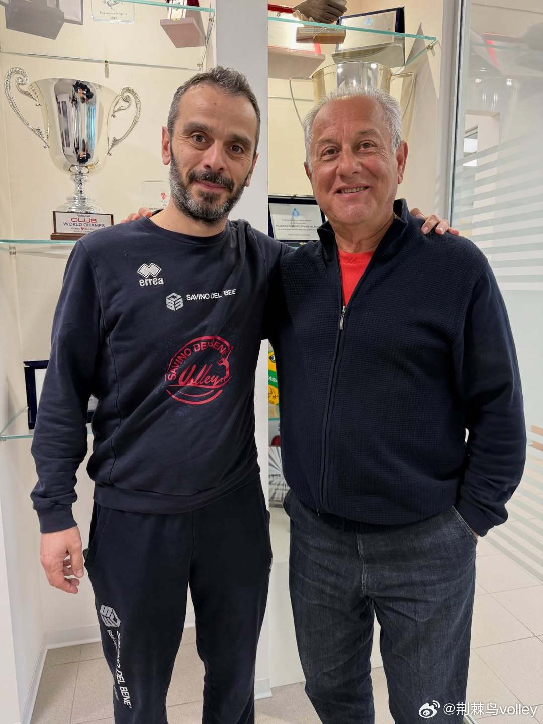 贝拉斯科造访了斯坎迪奇，在为国家队考察队员了吧。女排意大利女排