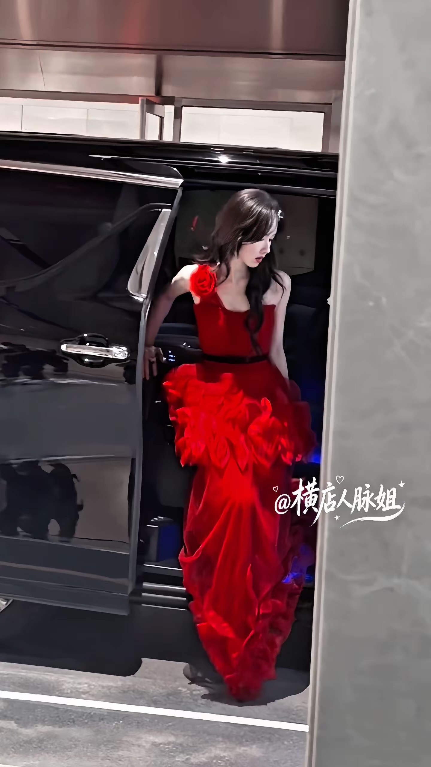 杨洋陈都灵等风热吻你路透陈都灵付雪梨美得我想犁两亩地看到我孩子这顶级星光干活都特