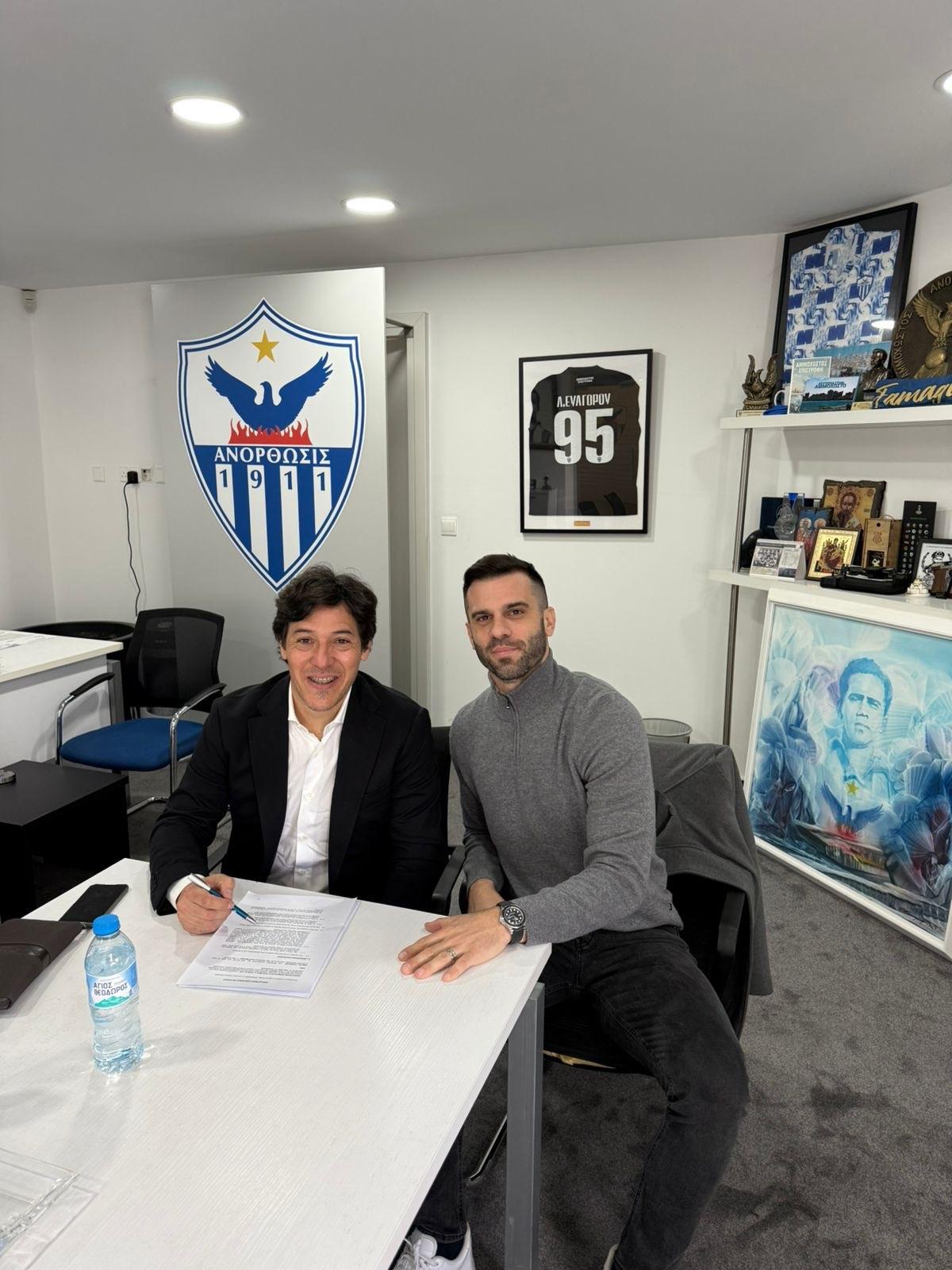 帮主履新！卡莫拉内西成为塞浦路斯的阿诺索西斯队主教练，合同签约至2027年6月