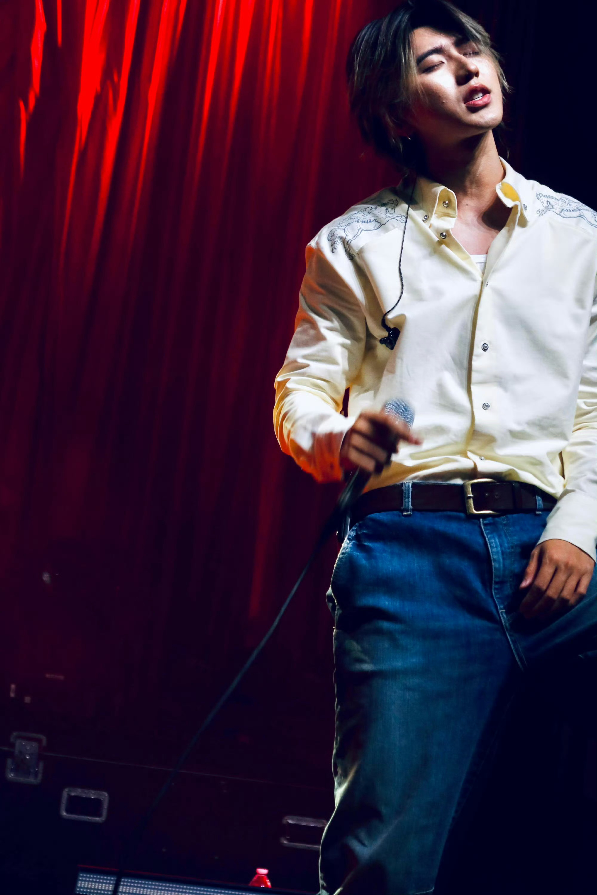 蔡徐坤  cxk原创音乐制作人蔡徐坤 cxk蔡徐坤新专辑kun “花会凋谢 但我