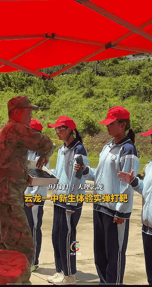 这才是真正的军训，随着新的《国防动员法》即将实施，我们以后高中及大学军训就应该有
