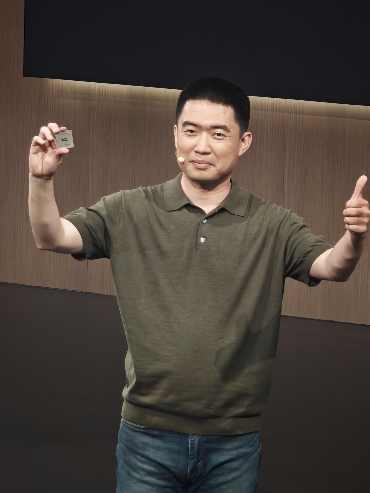 打卡2026理想Livis Day
李想：今天的智能手机和智能汽车，都并不是真的