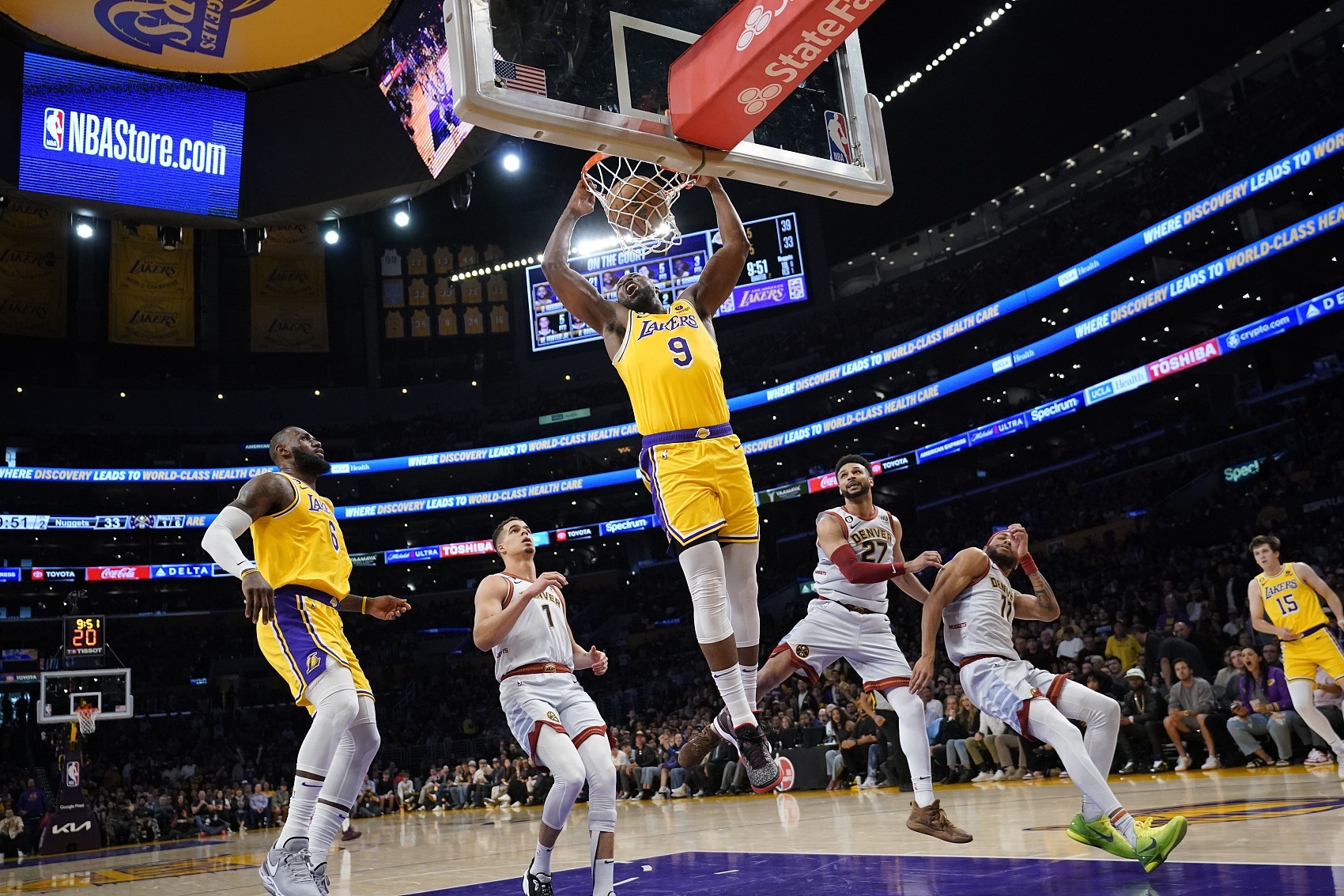 NBA TT：我在湖人是老詹和年轻人的桥梁 我敢直接指出他的防守问题 