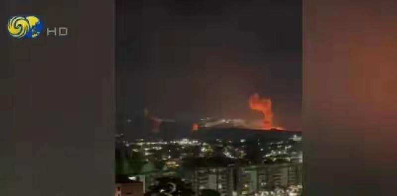 突发，当地时间1月3日，委内瑞拉首都加拉加斯可不太平。先是数声爆炸声传出，接着马