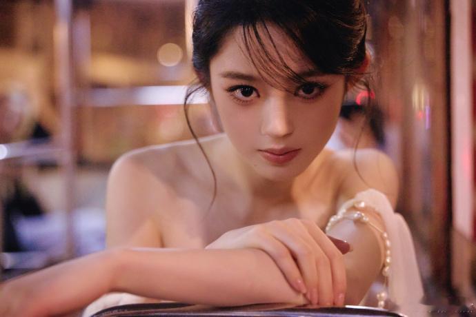 黄杨钿甜NextStation  黄杨钿甜Next Station~抹胸白裙勾勒