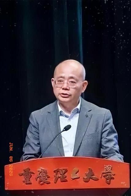 重庆理工副校长遇刺身亡
两位临近退休高校老师，一场悲剧撕碎职场现实。

6月5号