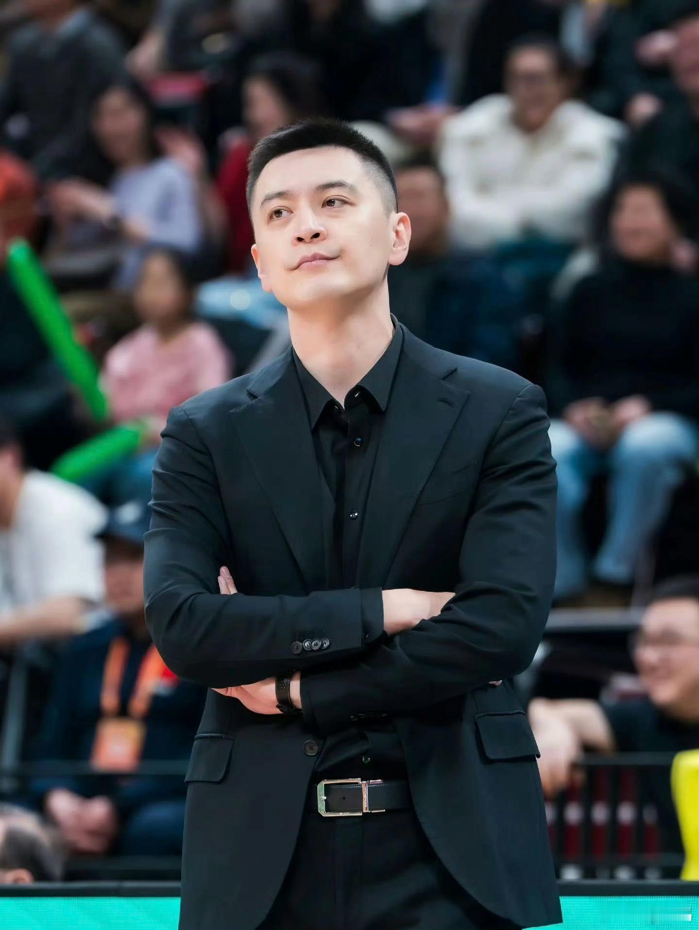 杨鸣 辞职竞技体育就是如此残酷，它只看当下，不理会过往曾拿下的功绩，永远是结果导