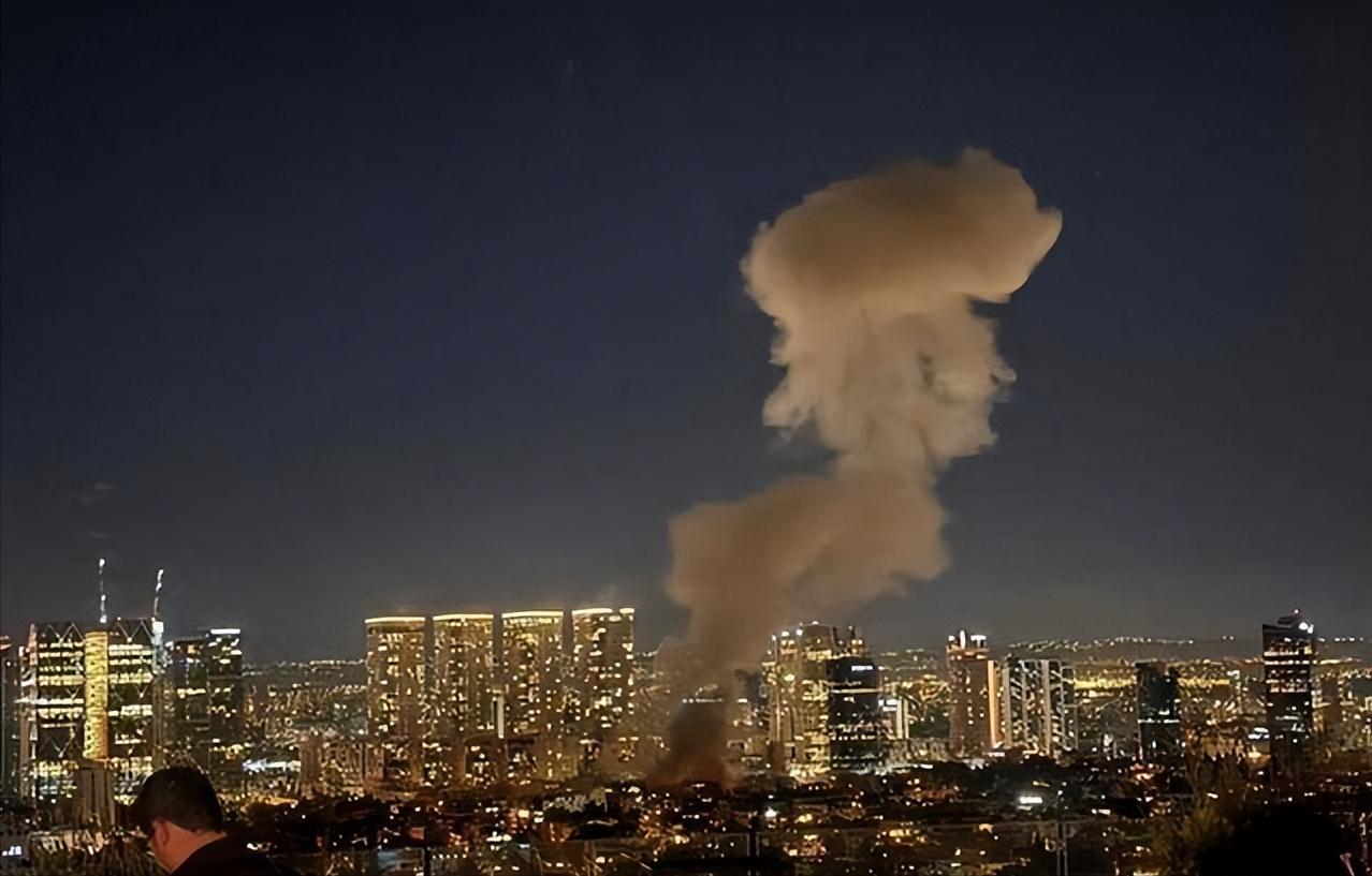 伊朗官方以最快速度发布权威信息，消除谣言空间，社会各界迅速凝聚共识，临时领导委员