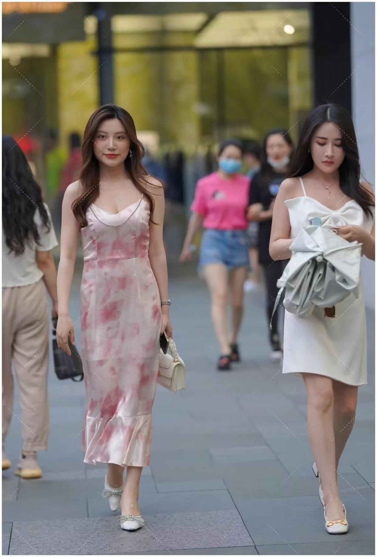 ＂经得起＂三个字，经得起诱惑，经得起考验，经得起风雨，其实都不如经得起平淡。