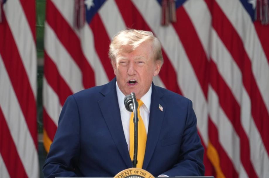 美国最近升级了对伊朗的经济战，还放话让各国在美国和伊朗之间“二选一”。但中国没搭